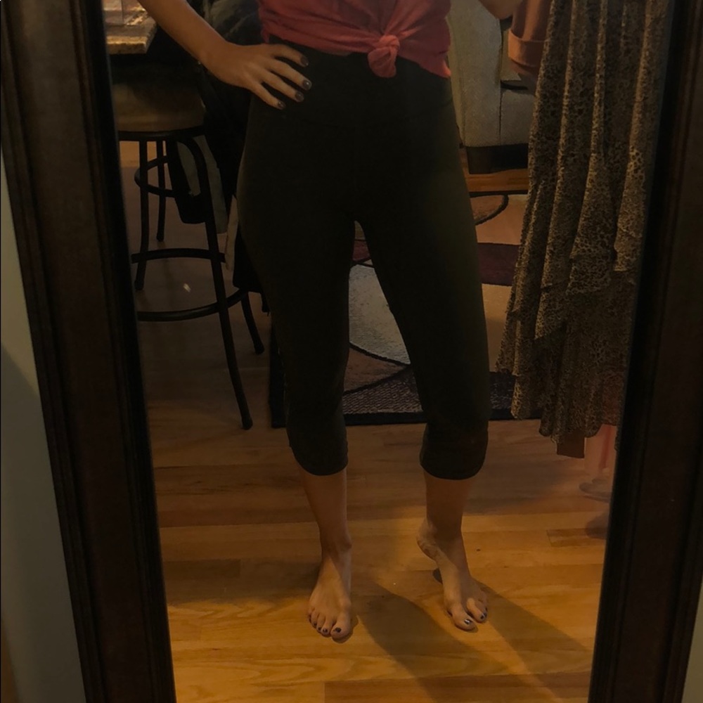 Lululemon cropped forest green running pant